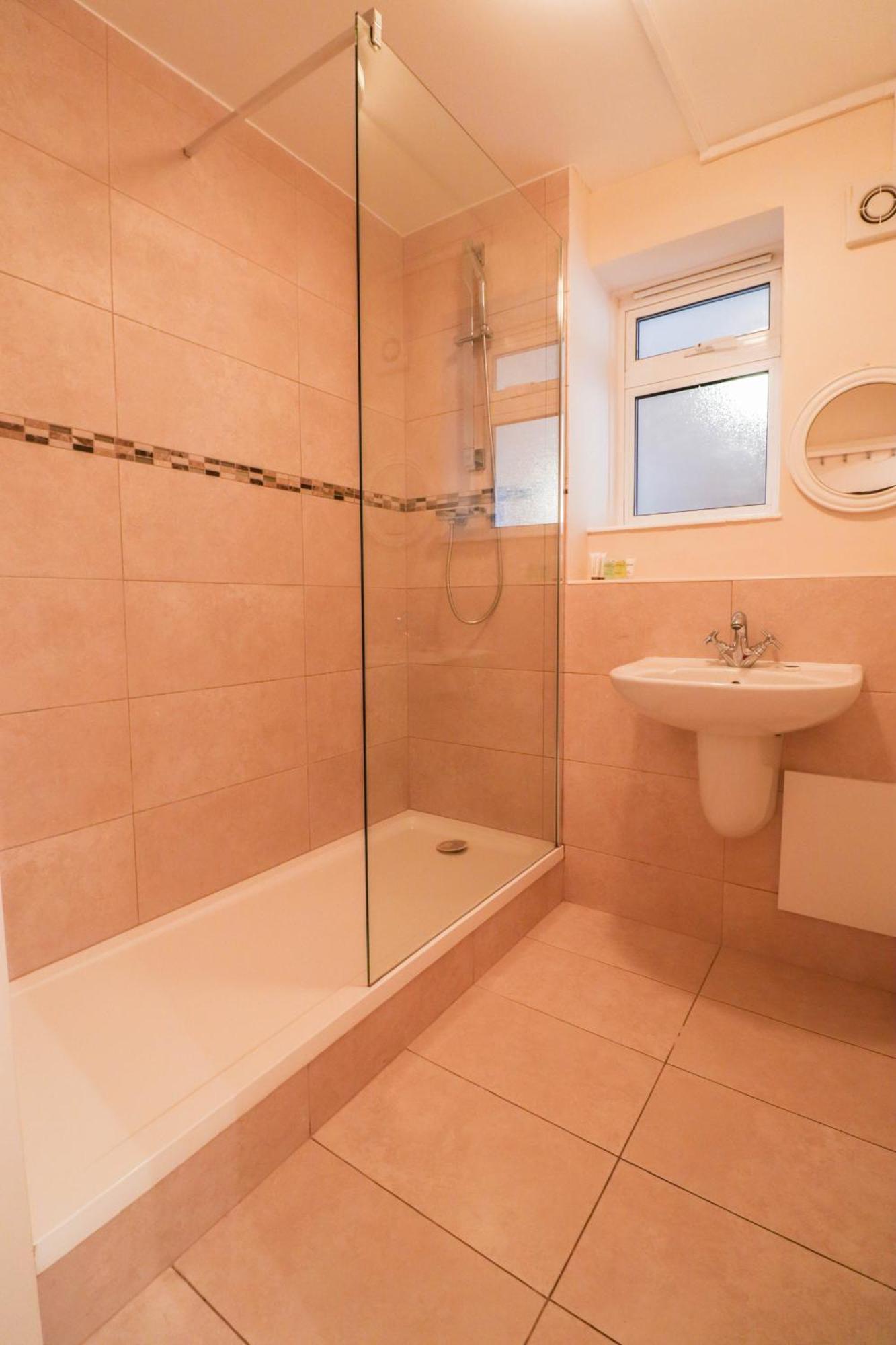 Appartamento Bright And Well-kept 2 Bed Flat! Russell Square Londra