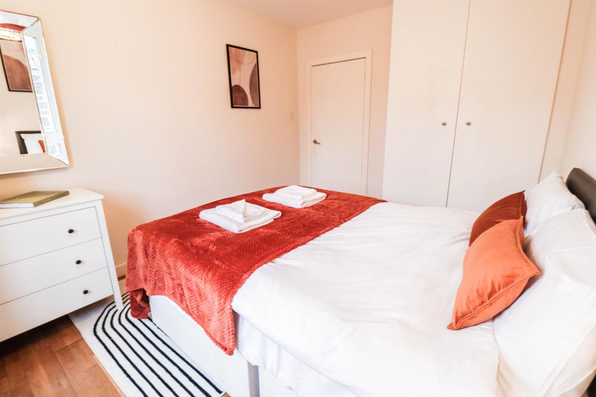 Bright And Well-kept 2 Bed Flat! Russell Square Appartamento