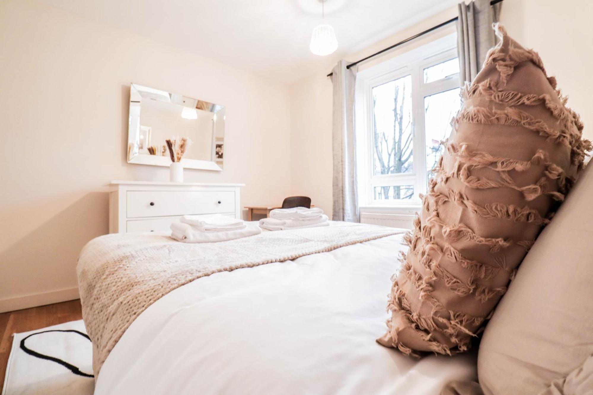 Bright And Well-kept 2 Bed Flat! Russell Square * Londra