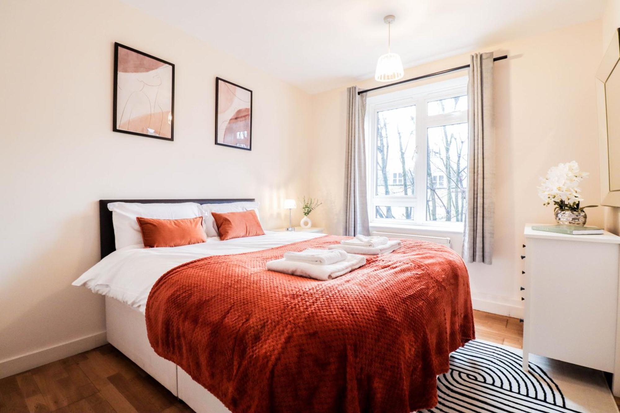 Bright And Well-kept 2 Bed Flat! Russell Square Londra